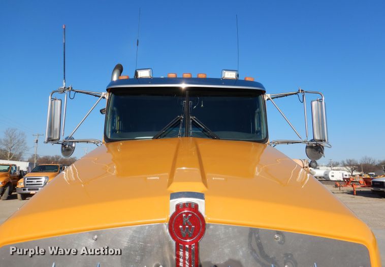 image for item DL4939 2012 Kenworth T800  semi truck