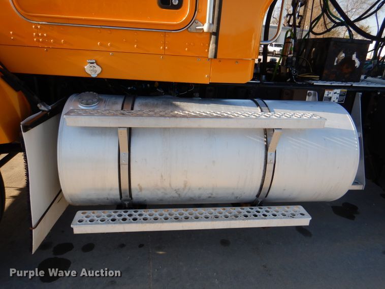 image for item DL4939 2012 Kenworth T800  semi truck