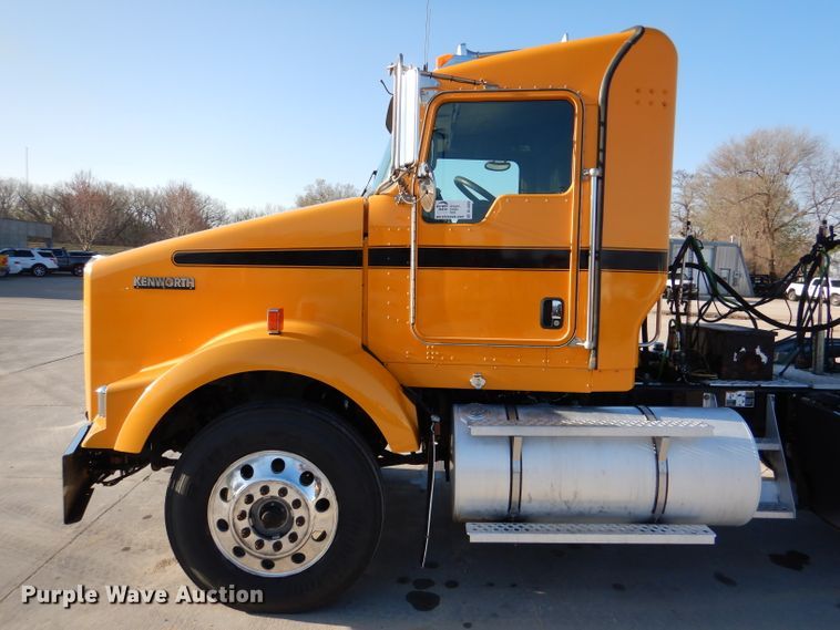 image for item DL4939 2012 Kenworth T800  semi truck