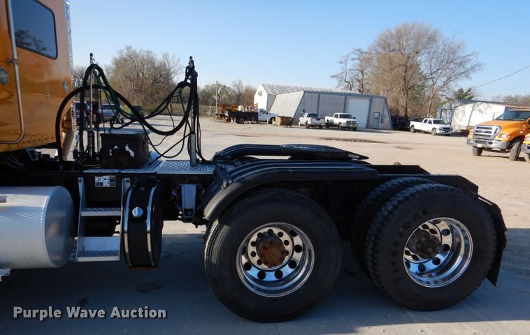 image for item DL4939 2012 Kenworth T800  semi truck