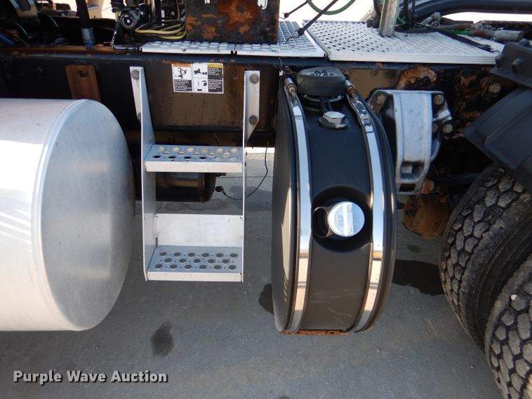 image for item DL4939 2012 Kenworth T800  semi truck