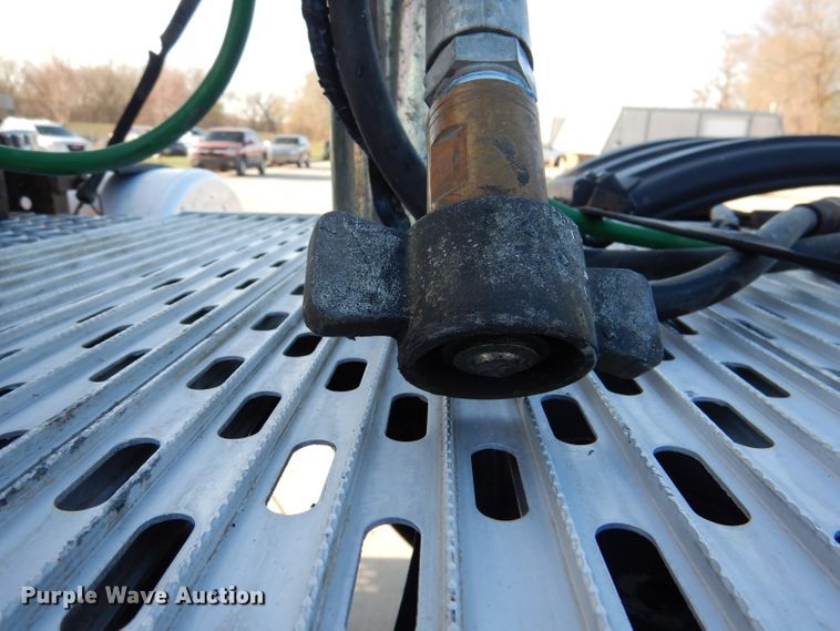 image for item DL4939 2012 Kenworth T800  semi truck