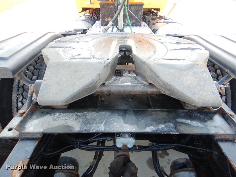 image for item DL4939 2012 Kenworth T800  semi truck