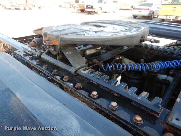 image for item DL4939 2012 Kenworth T800  semi truck