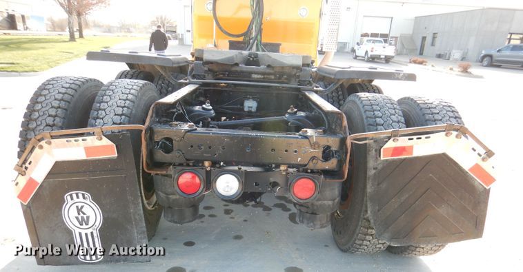 image for item DL4939 2012 Kenworth T800  semi truck