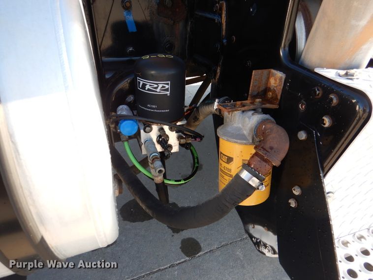 image for item DL4939 2012 Kenworth T800  semi truck