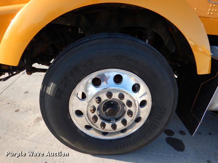 image for item DL4939 2012 Kenworth T800  semi truck