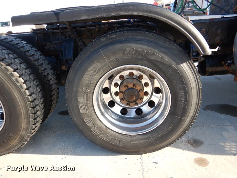 image for item DL4939 2012 Kenworth T800  semi truck