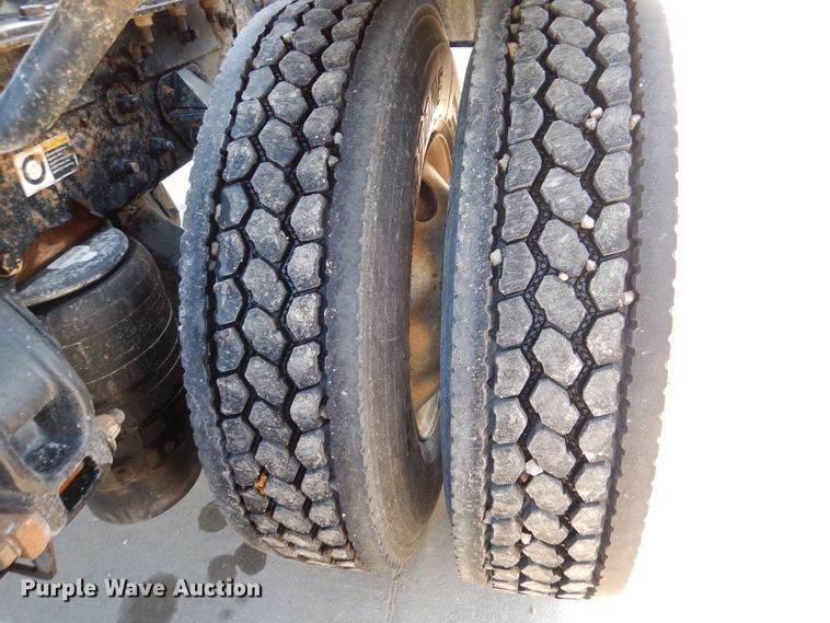 image for item DL4939 2012 Kenworth T800  semi truck