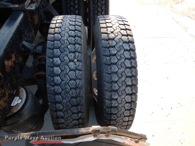 image for item DL4939 2012 Kenworth T800  semi truck