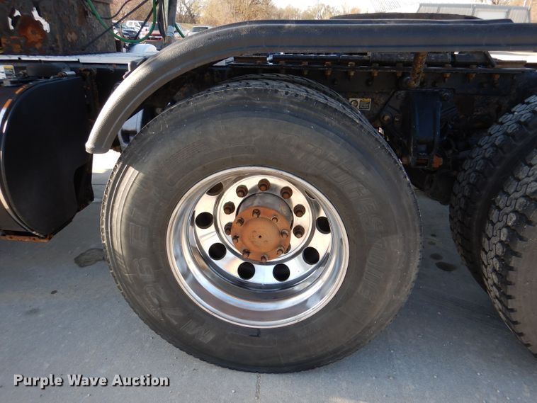 image for item DL4939 2012 Kenworth T800  semi truck