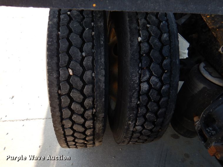 image for item DL4939 2012 Kenworth T800  semi truck