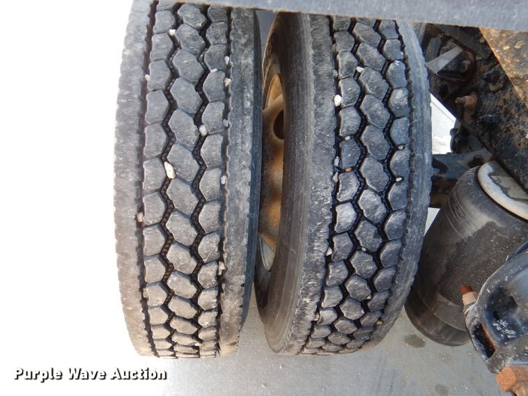 image for item DL4939 2012 Kenworth T800  semi truck