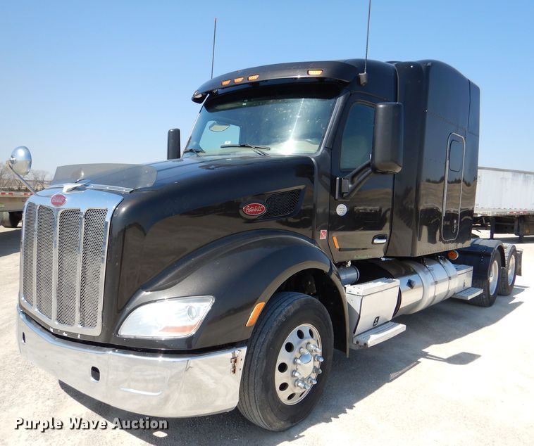 image for item DL4966 2015 Peterbilt 579  semi truck