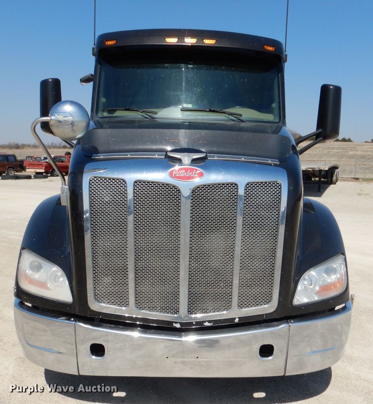 image for item DL4966 2015 Peterbilt 579  semi truck