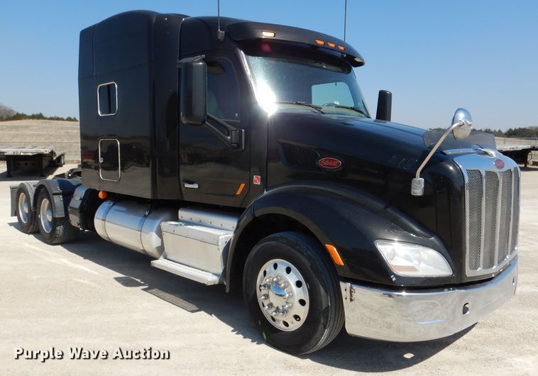 image for item DL4966 2015 Peterbilt 579  semi truck