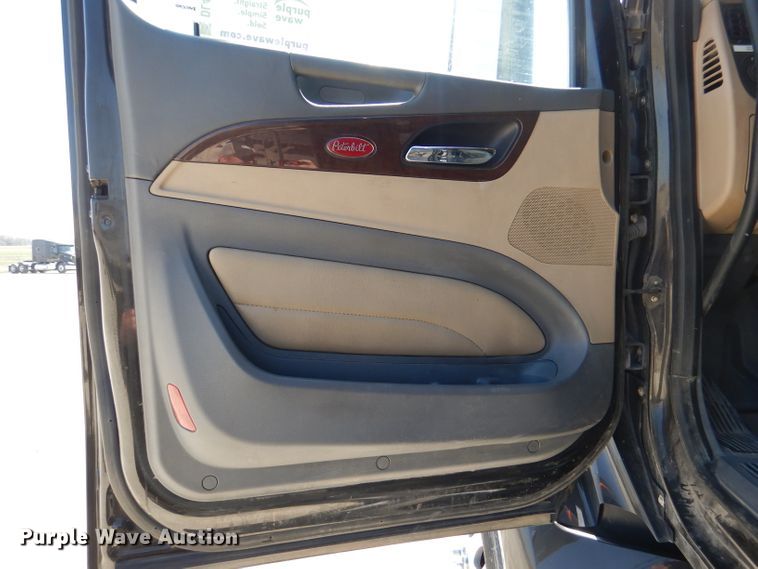 image for item DL4966 2015 Peterbilt 579  semi truck