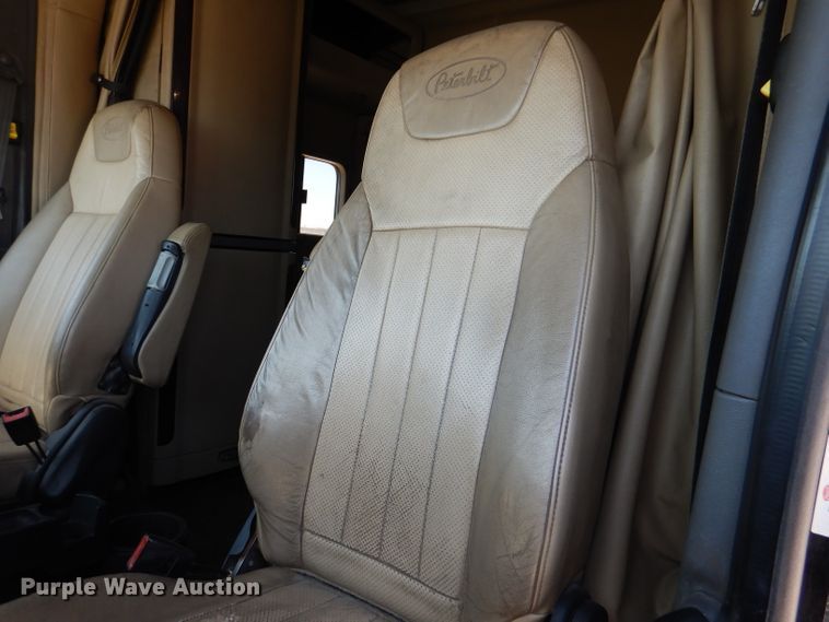 image for item DL4966 2015 Peterbilt 579  semi truck