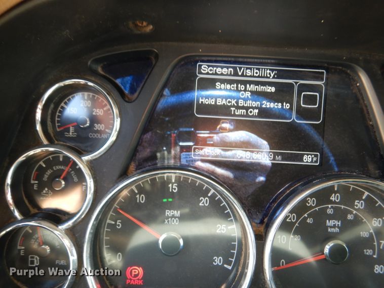 image for item DL4966 2015 Peterbilt 579  semi truck