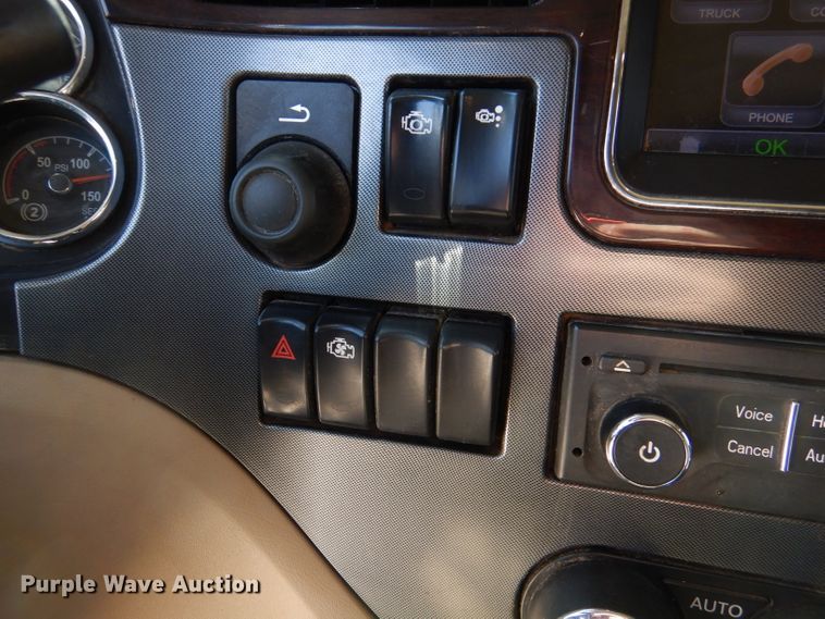 image for item DL4966 2015 Peterbilt 579  semi truck