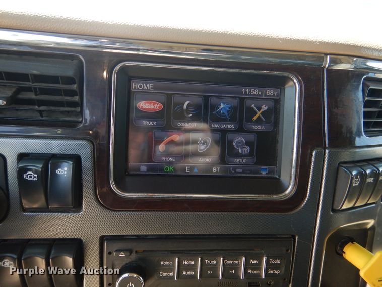 image for item DL4966 2015 Peterbilt 579  semi truck