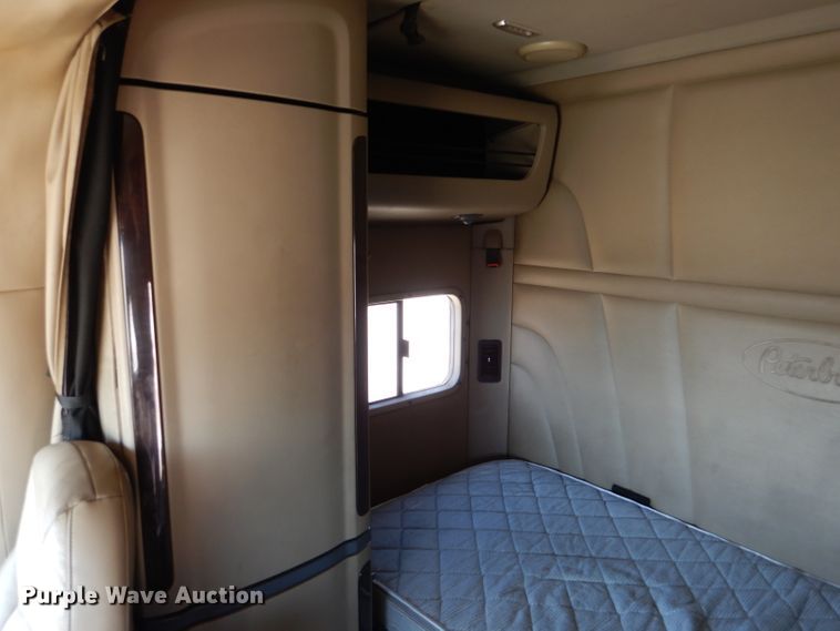 image for item DL4966 2015 Peterbilt 579  semi truck