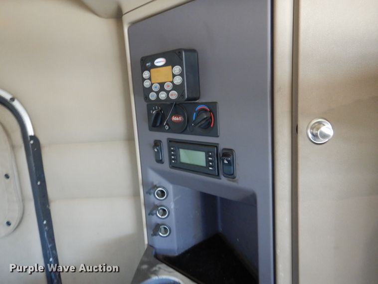 image for item DL4966 2015 Peterbilt 579  semi truck