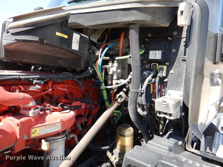 image for item DL4966 2015 Peterbilt 579  semi truck