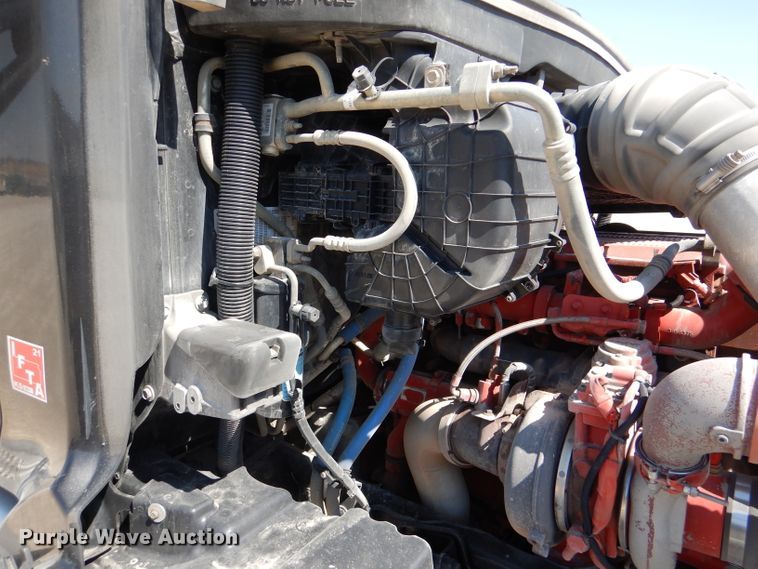 image for item DL4966 2015 Peterbilt 579  semi truck