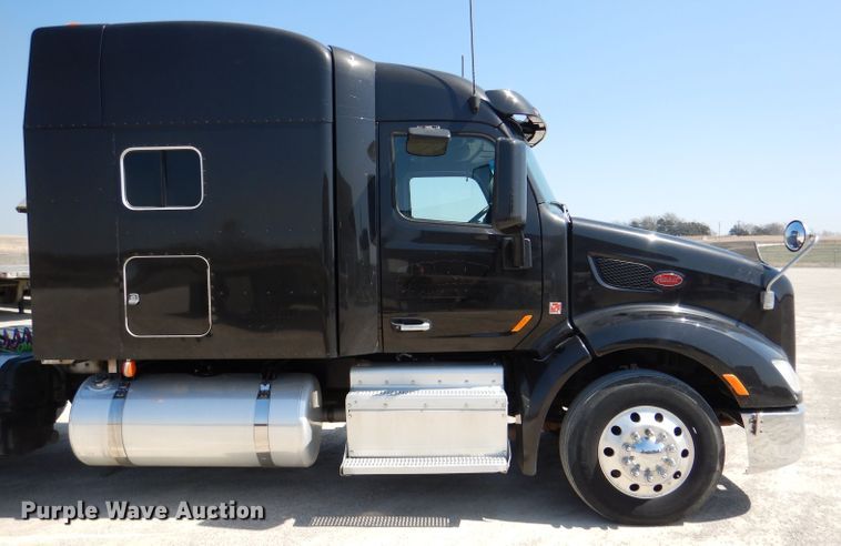 image for item DL4966 2015 Peterbilt 579  semi truck
