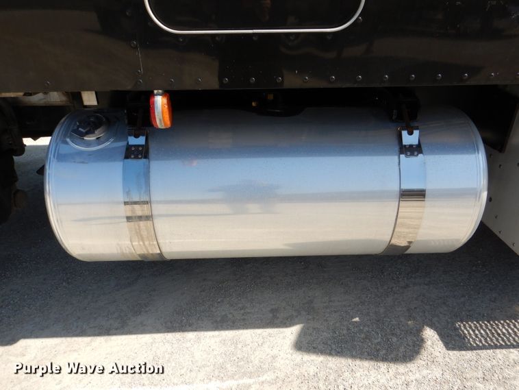 image for item DL4966 2015 Peterbilt 579  semi truck