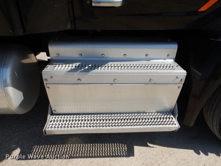 image for item DL4966 2015 Peterbilt 579  semi truck