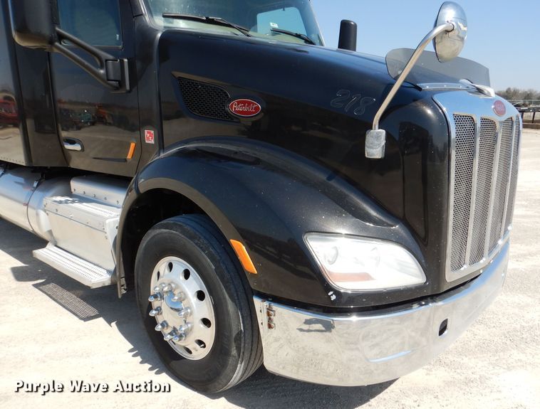image for item DL4966 2015 Peterbilt 579  semi truck