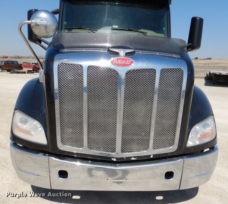 image for item DL4966 2015 Peterbilt 579  semi truck