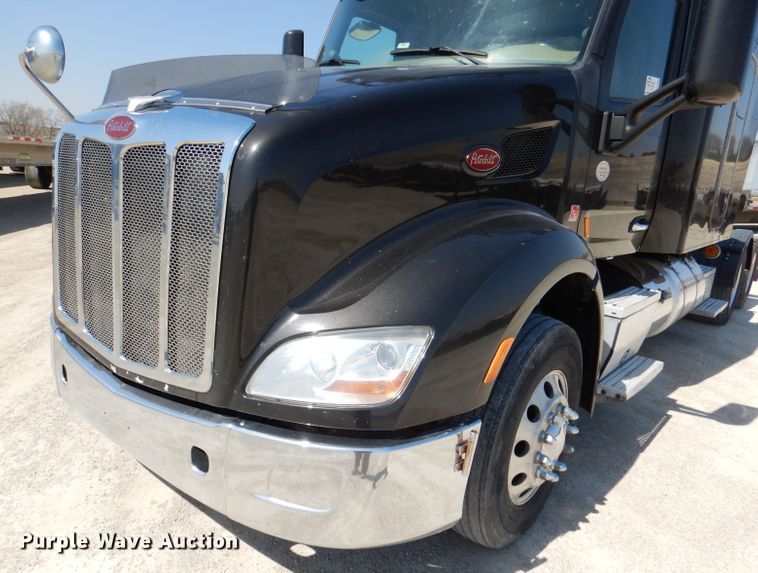 image for item DL4966 2015 Peterbilt 579  semi truck
