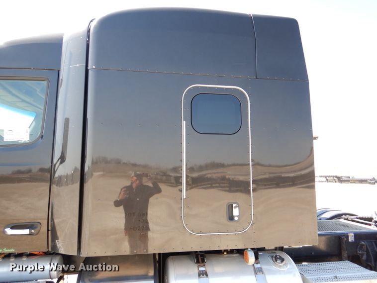 image for item DL4966 2015 Peterbilt 579  semi truck
