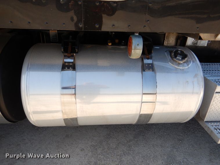 image for item DL4966 2015 Peterbilt 579  semi truck