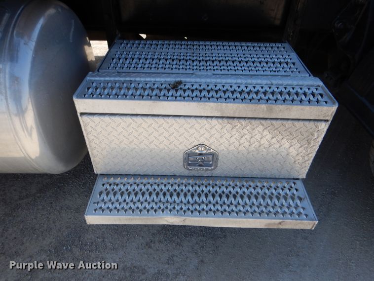 image for item DL4966 2015 Peterbilt 579  semi truck