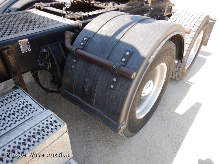 image for item DL4966 2015 Peterbilt 579  semi truck