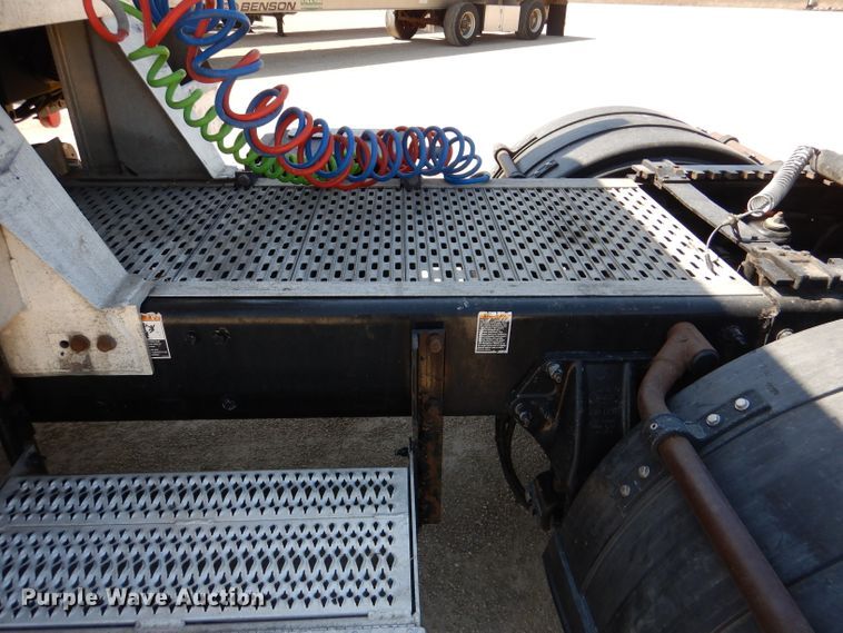 image for item DL4966 2015 Peterbilt 579  semi truck