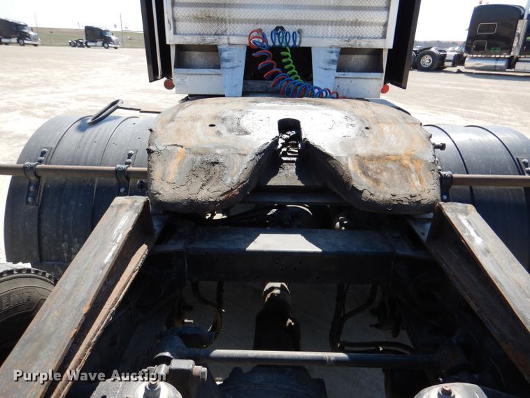 image for item DL4966 2015 Peterbilt 579  semi truck