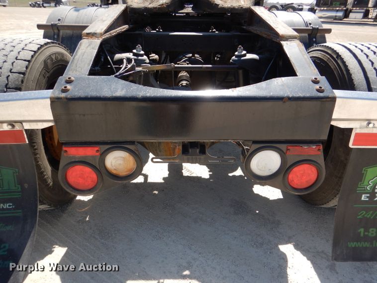 image for item DL4966 2015 Peterbilt 579  semi truck