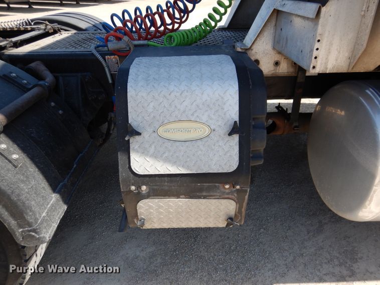 image for item DL4966 2015 Peterbilt 579  semi truck