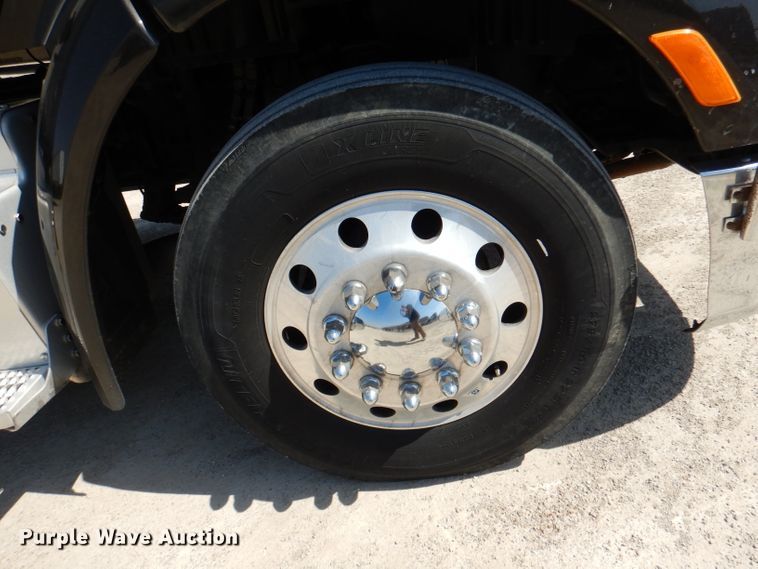 image for item DL4966 2015 Peterbilt 579  semi truck