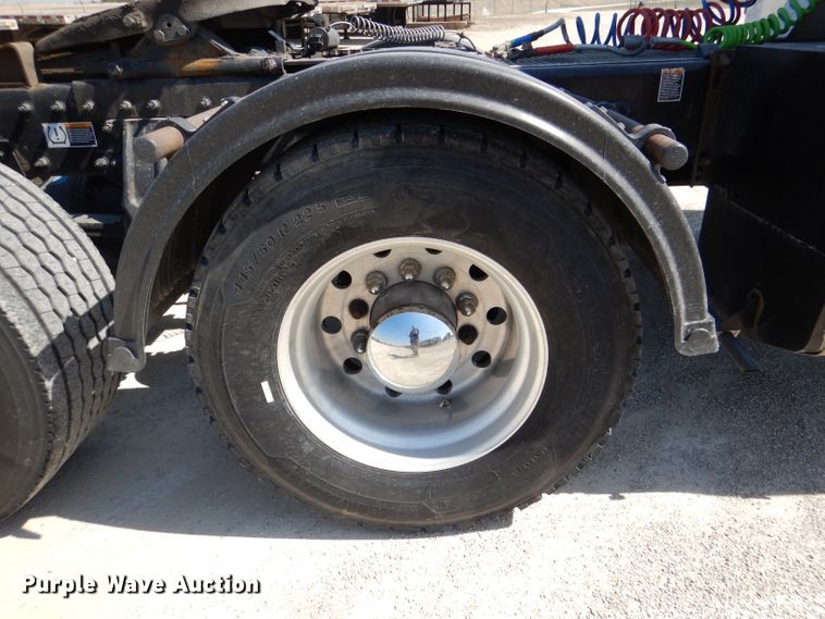 image for item DL4966 2015 Peterbilt 579  semi truck