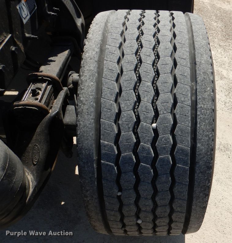 image for item DL4966 2015 Peterbilt 579  semi truck