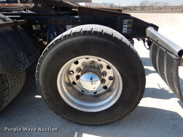 image for item DL4966 2015 Peterbilt 579  semi truck