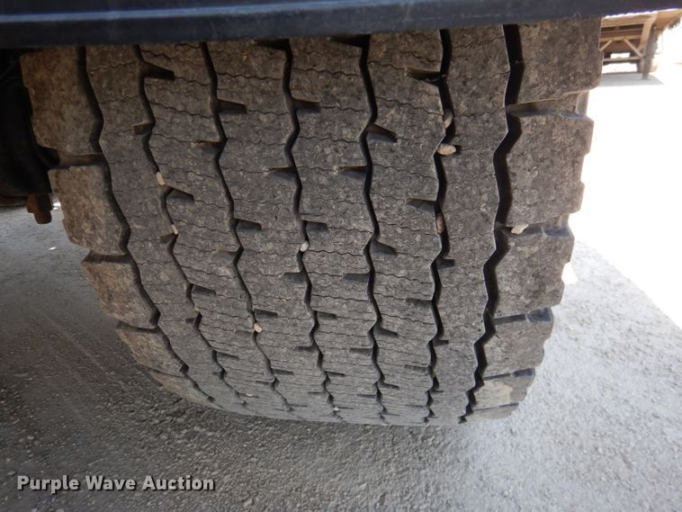 image for item DL4966 2015 Peterbilt 579  semi truck