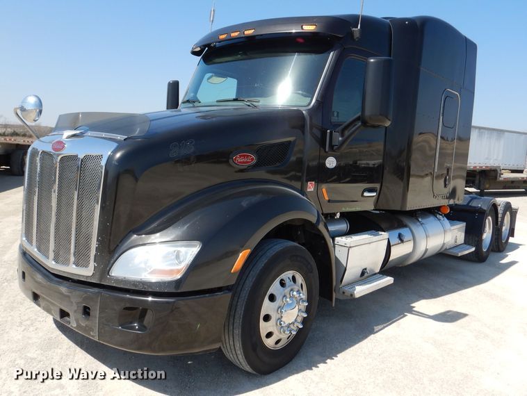 image for item DL4967 2015 Peterbilt 579  semi truck