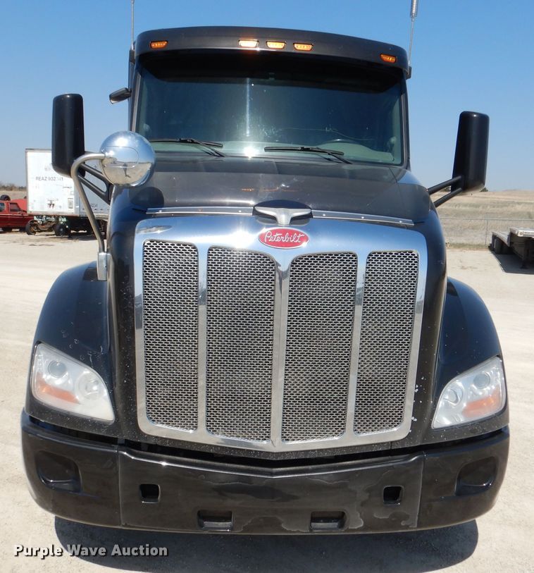 image for item DL4967 2015 Peterbilt 579  semi truck